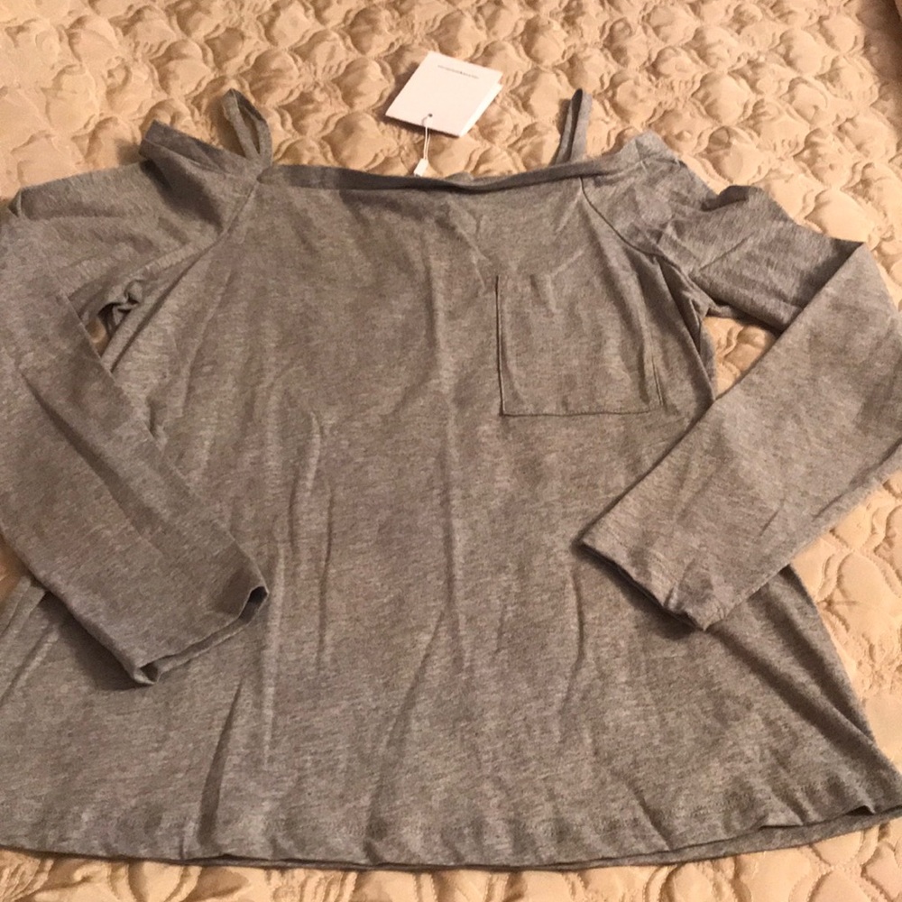 Top, new w a tag